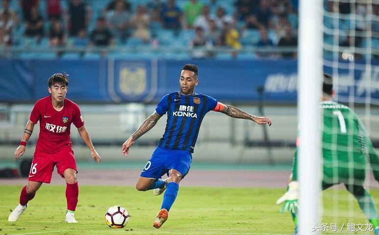 中超-特谢拉破门苏缘杰替补救主苏宁1比1平权健