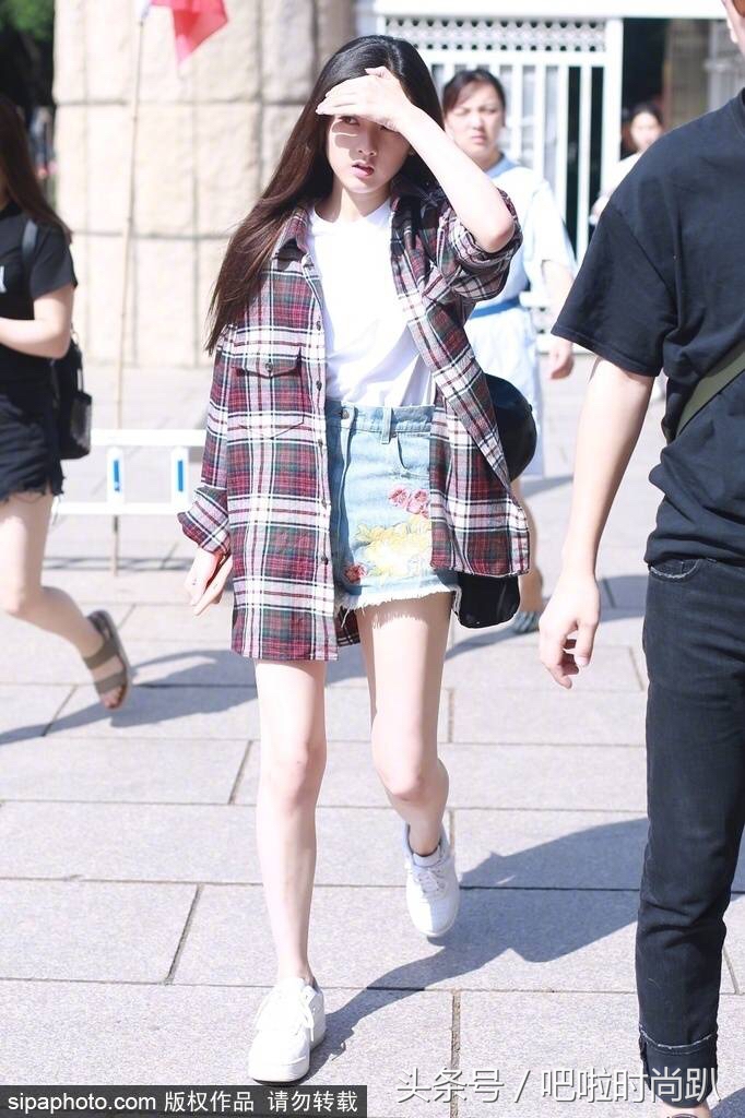 宋祖儿四小花之一,宋祖儿李兰迪是一个学校的吗