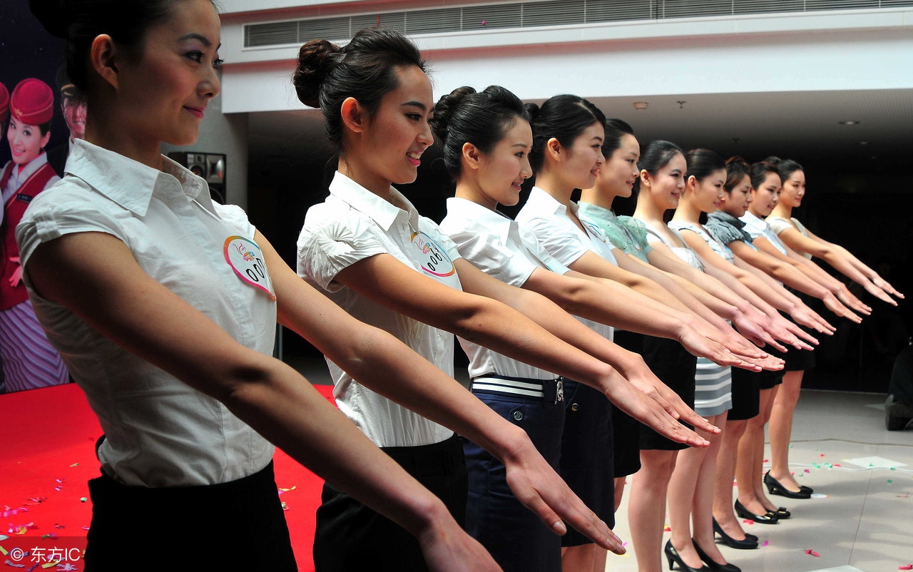 月薪2万空姐,月薪两万的空姐