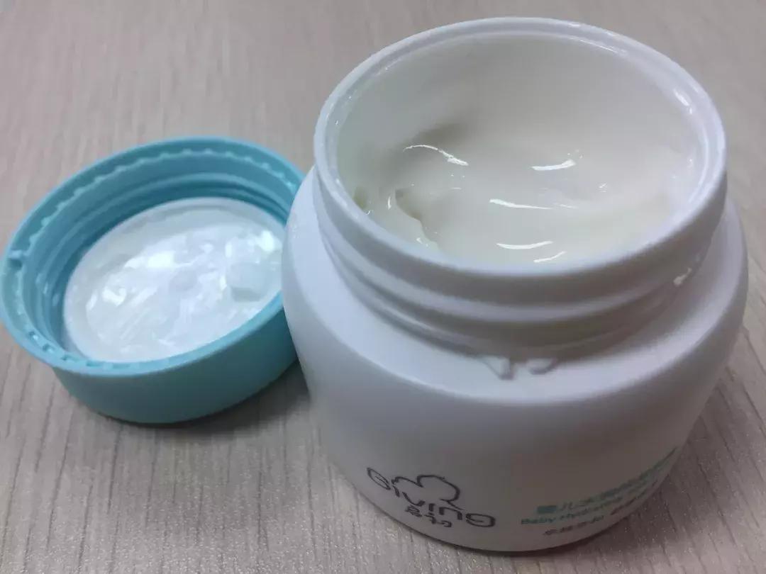 入秋给宝宝涂什么面霜,入秋了推荐款保湿效果好的面霜