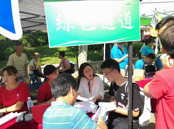 大学开学迎新暖心学长,喜迎大学生活开启全新旅程简报