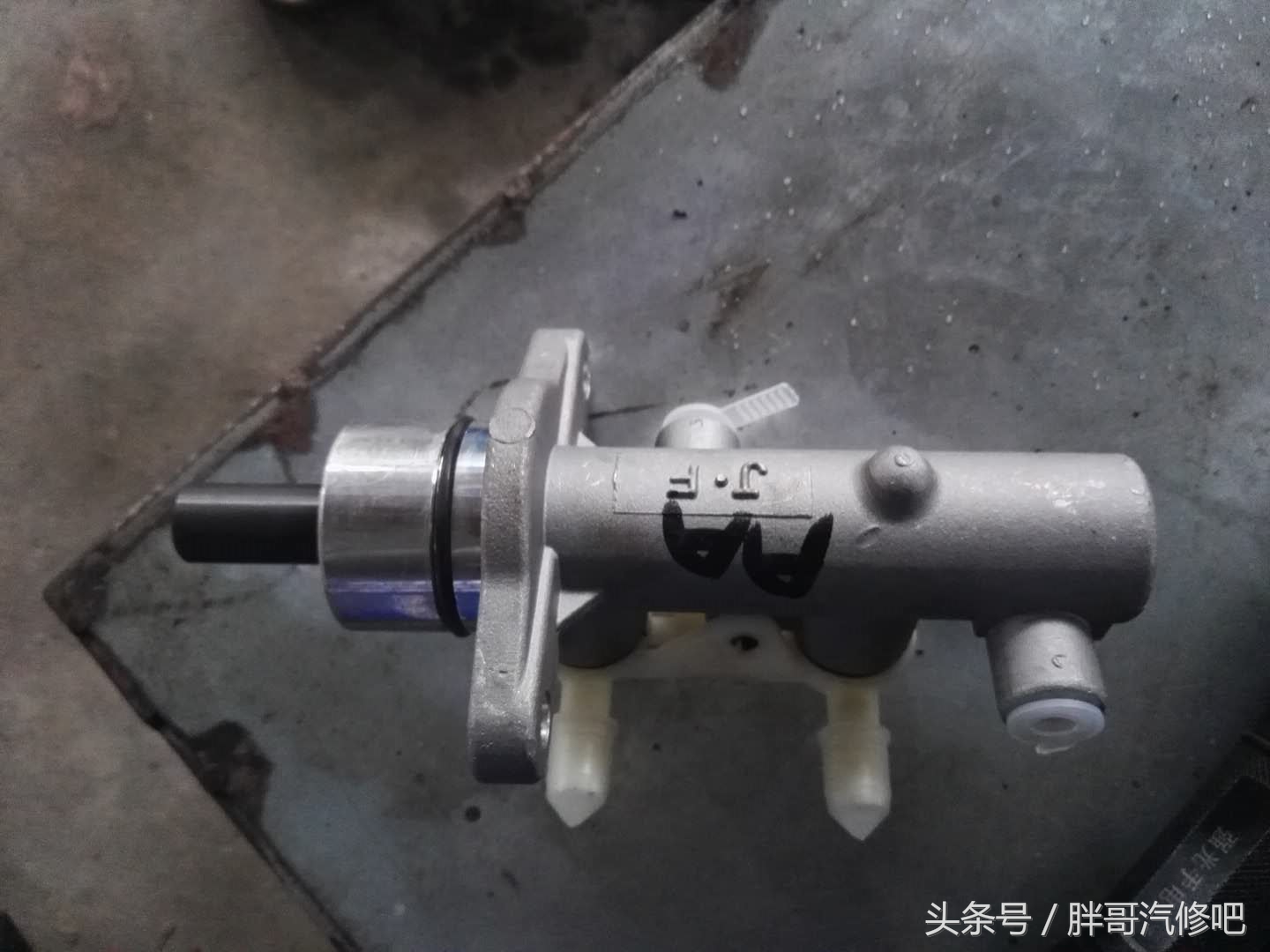 刹车踩起来太软，看胖哥怎么解决，大家可以互相学习一下