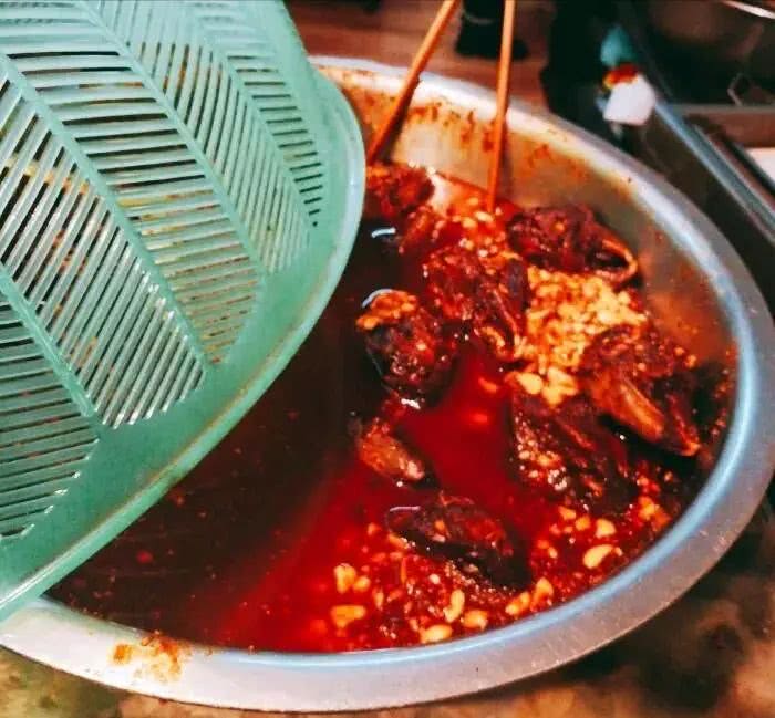 一天卖200个兔头,一天卖出1000只鸡