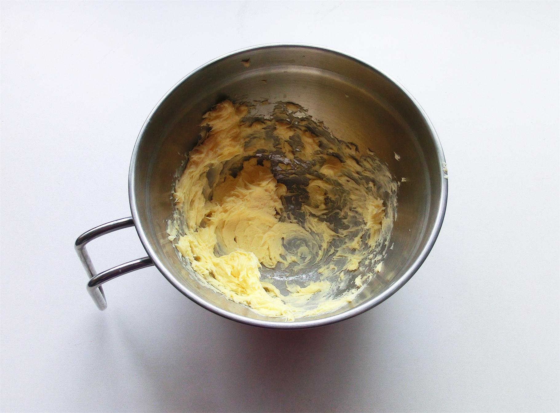 曲奇烤后花纹不消失,为什么曲奇饼干一烤就化成水了