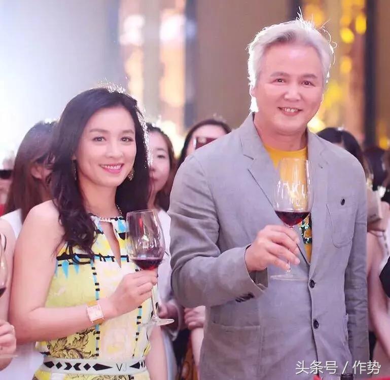 古装女神张庭，是怎么变成假鬼假怪的微商女王的？