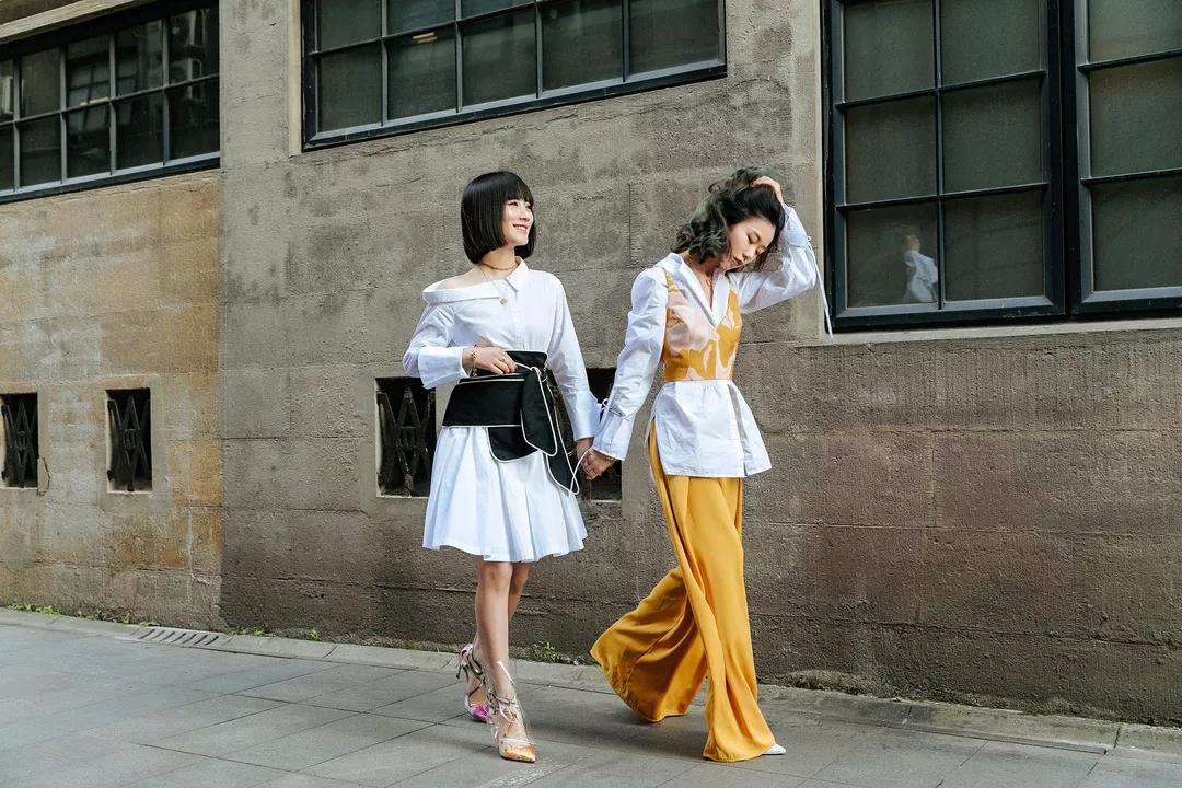 穿个衣服就暴露了真假姐妹情，是要逼我裸奔见闺蜜吗？