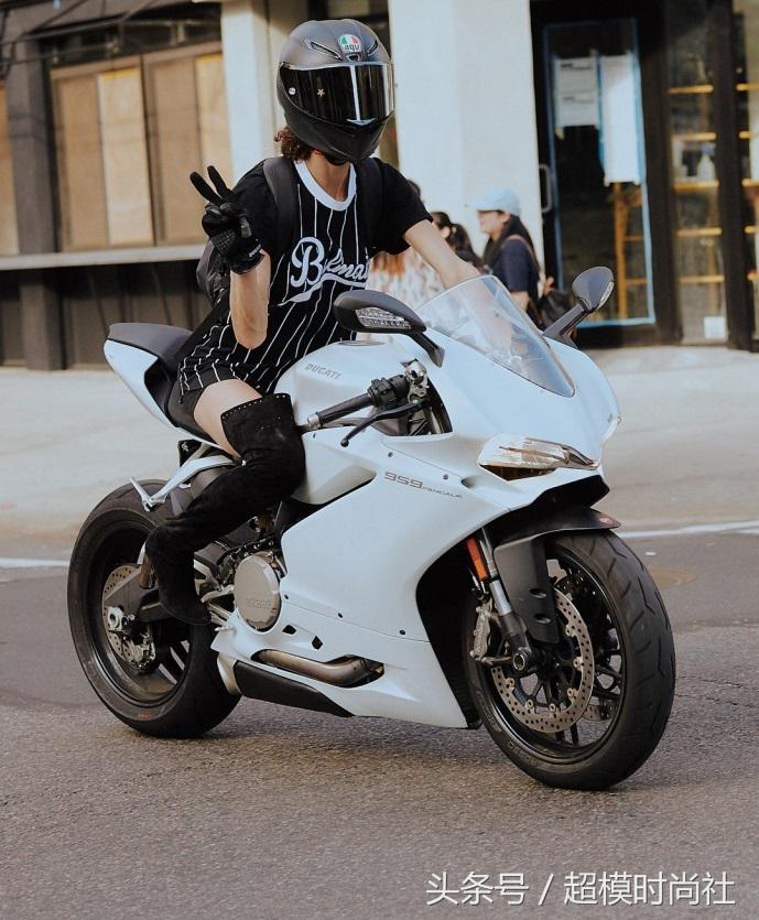 机车女孩杜卡迪1199,机车女孩杜卡迪比赛