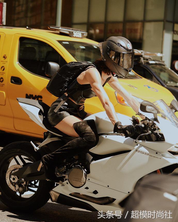 机车女孩杜卡迪1199,机车女孩杜卡迪比赛