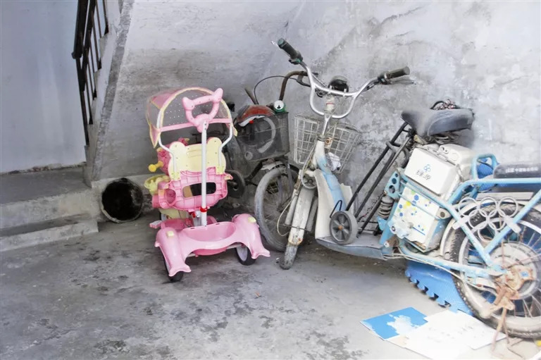 杂物、车辆“安家”楼道，看看靖江这些社区做的如何？