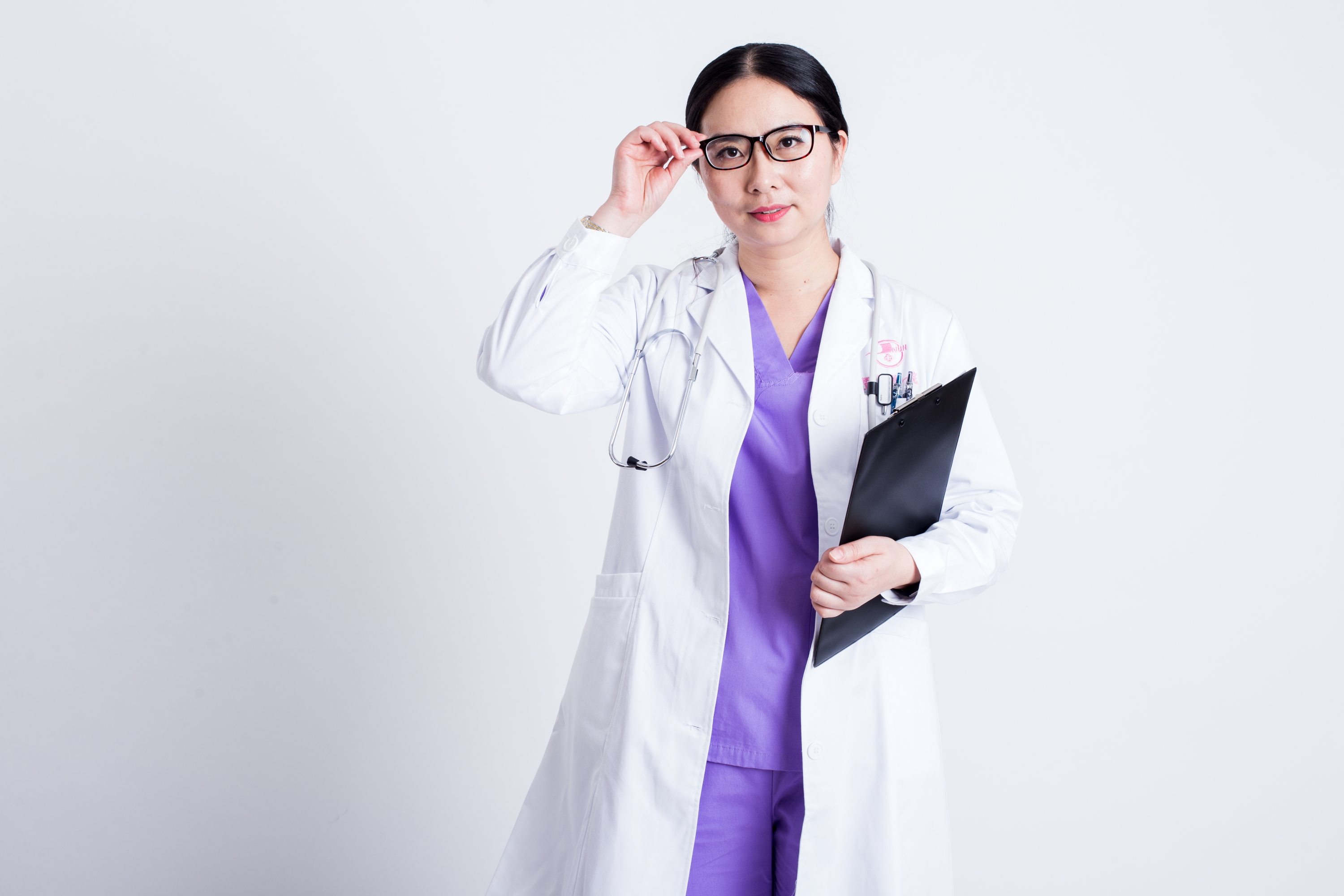 小朋友咳嗽声音像小狗吃什么药,小孩咳得像小狗样叫几声吃饭正常