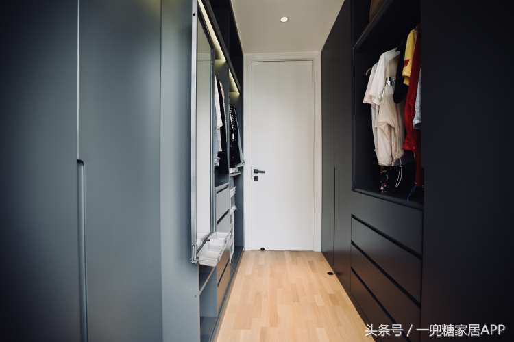 为了2个娃,我183㎡的家,没一个凸出来的柜门把手