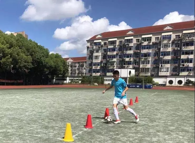 梅西校运会,梅西足球界天之骄子