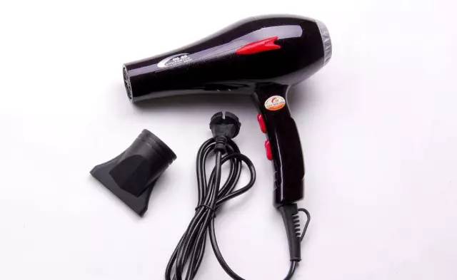 如何在潮湿的季节让鞋子快速干,阴天怎样让鞋子快速风干的小妙招