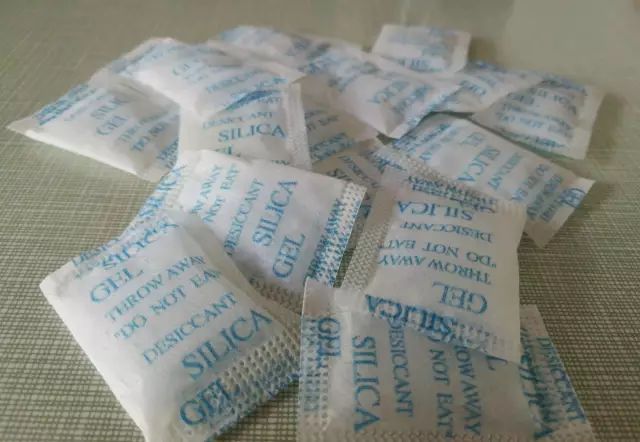 如何在潮湿的季节让鞋子快速干,阴天怎样让鞋子快速风干的小妙招