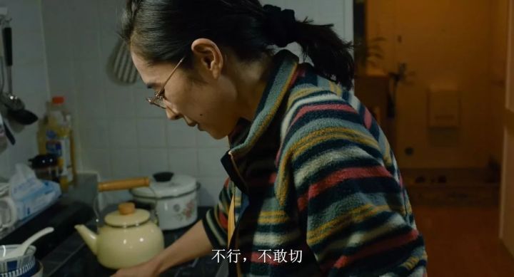 被现代文明“绑架”的家庭有多惨，这部电影拍出了答案