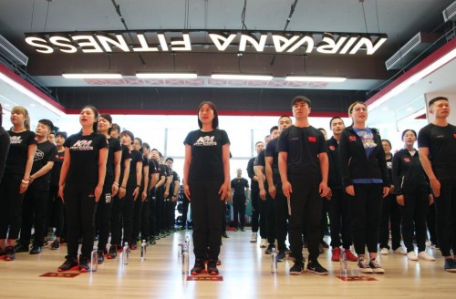 安踏体育联姻,安踏体育计划