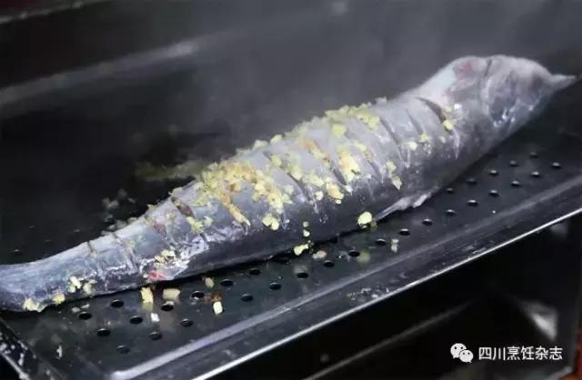 家常无骨烤鱼的做法,特色烤鱼制作短视频