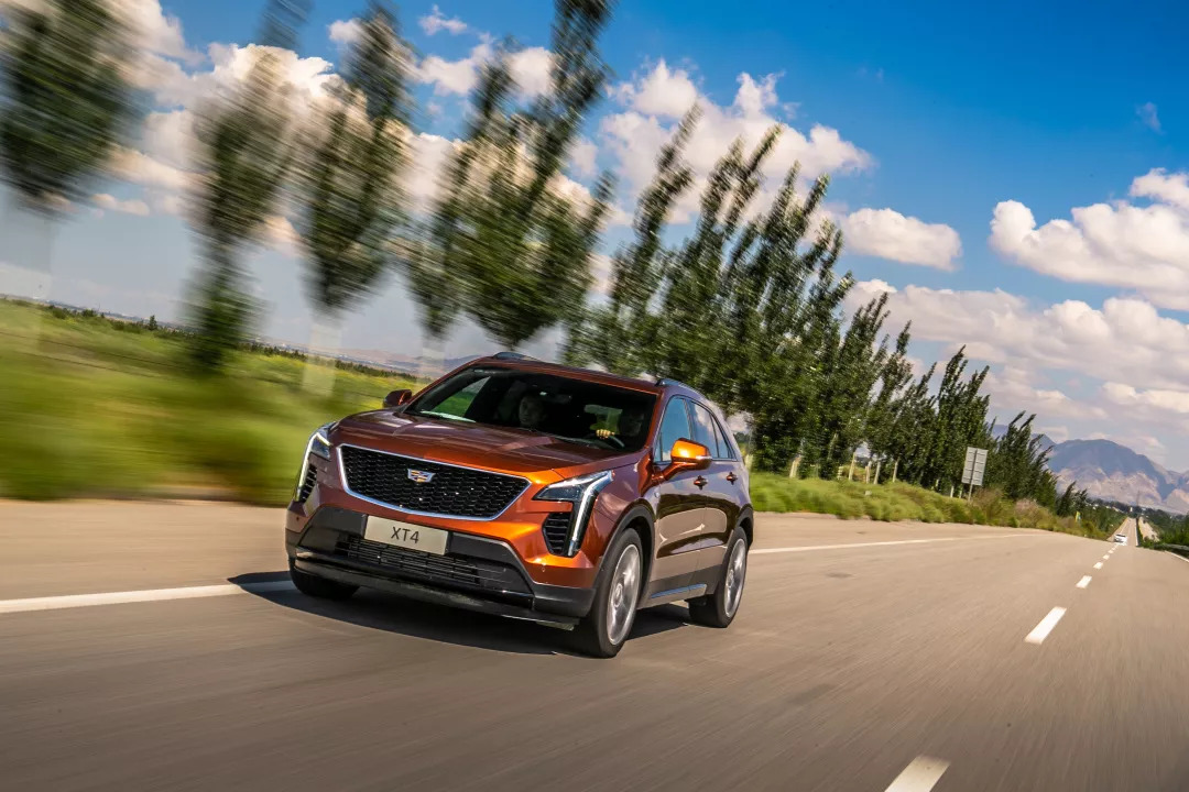 这款suv有颜值动力足,24款凯迪拉克xt4真实测评