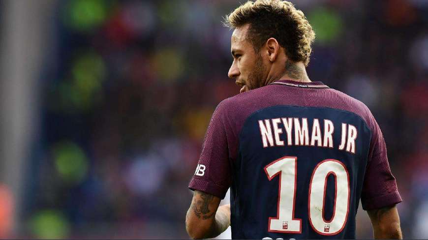 比压力？这位巴黎队员不是针对谁，他老爹不仅是总统还是足球先生