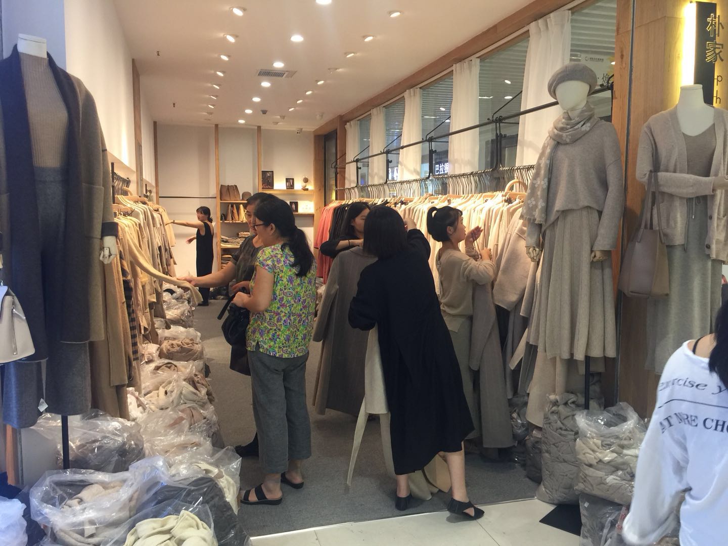 致工厂批发商零售实体、电商、微商价格做烂离死还远吗？