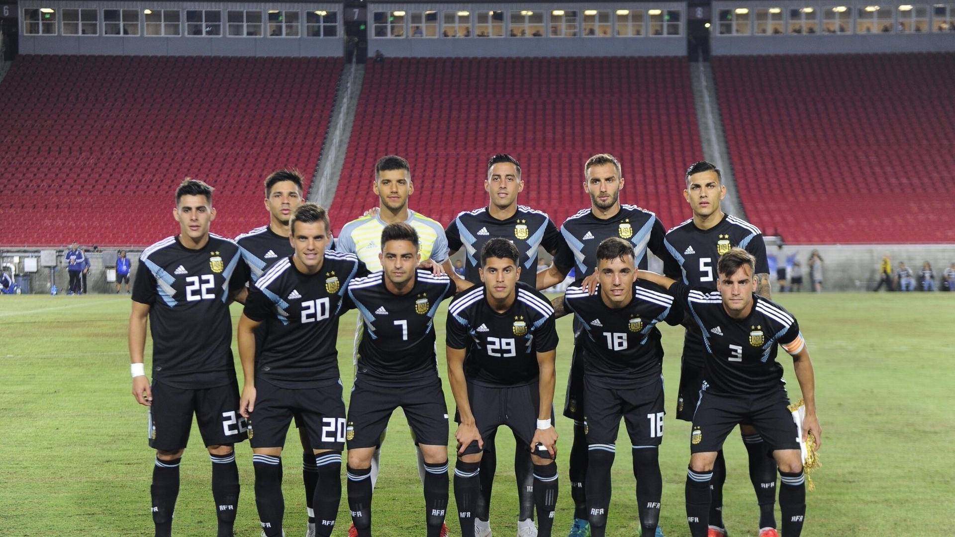 阿根廷3-0,阿根廷世预赛3连胜梅西角球中柱