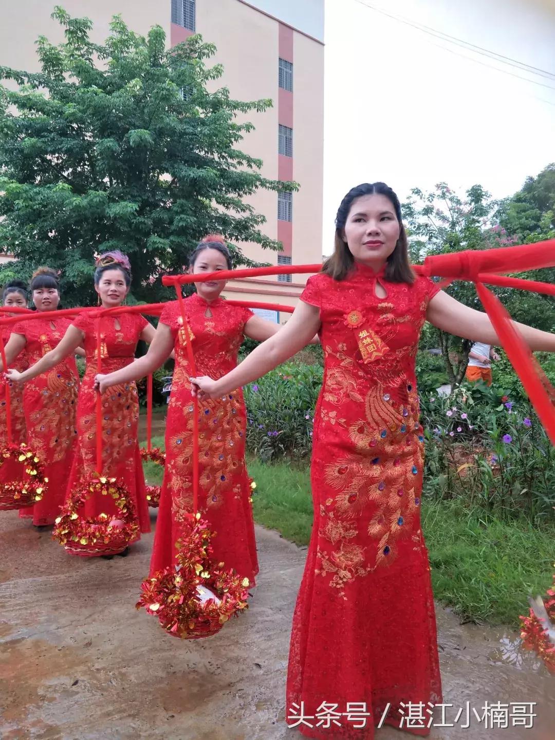 杨家镇安榄村外嫁姐妹回娘家聚会,雷州官茂村姐妹回娘家
