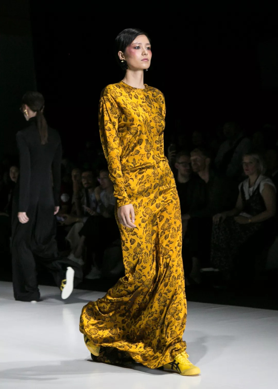 阿秋秋说｜10个角度，麻溜带你去趟香港时装周