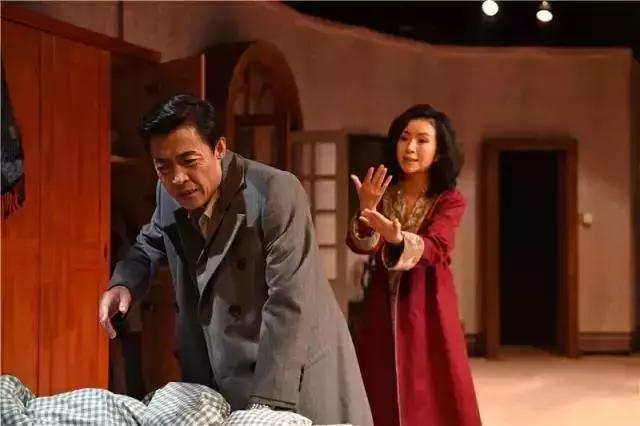 前苏联剧作家A·盖利曼《家丑外扬》探讨“女性软*力暴**”的话题