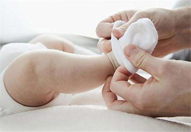 6个月冬天宝宝怎么穿衣服才合适,天冷了6个月的宝宝怎么穿衣服