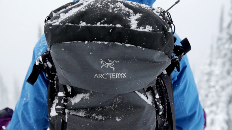 安踏收购始祖鸟母公司,安踏收购了始祖鸟为什么还那么贵