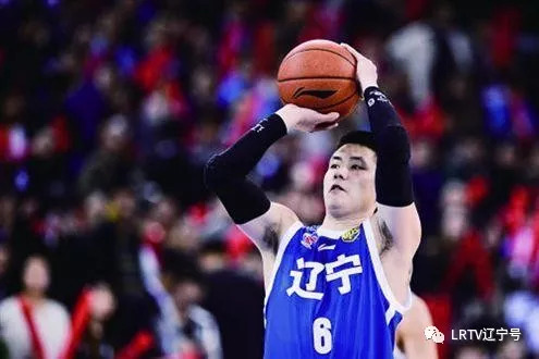 球迷给辽宁男篮送礼物,cba辽篮新赛季时间表