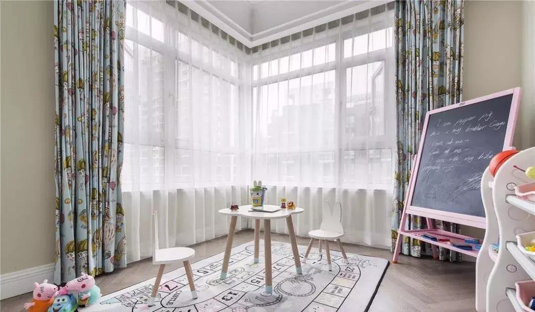 窗帘一丑毁所有！花20万装的新家不如隔壁10万简装