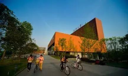 致拼搏奋斗路上莘莘学子,致莘莘学子的图片