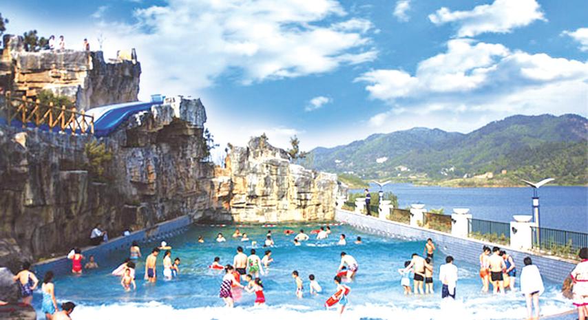 下雨天茗阳汤泉泡温泉,夏日泡温泉养生又清凉