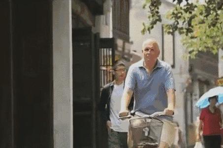 英国大叔在苏州做玉雕,英国人在苏州做玉雕