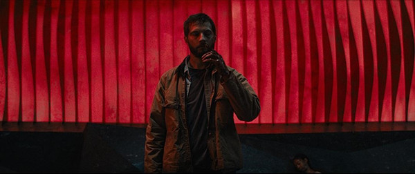 睡不着｜《升级》：流畅的佳作，但也太过流畅了