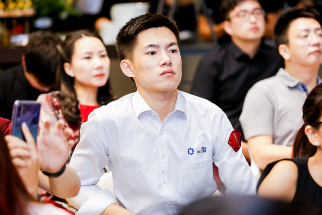 以吐槽之名，共赴一场家居创二代的成长之路