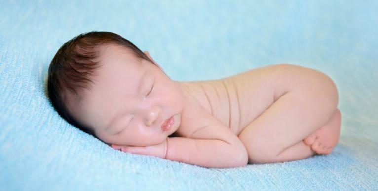 胎儿的脉络丛囊肿是脑瘤么,胎儿脑部脉络丛囊肿有1.2厘米