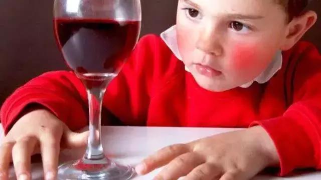 喝酒脸红的人到底该怎么喝,喝酒脸红的人是怎么解决