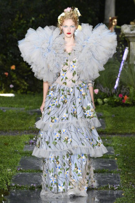 2019女装秀场潮流时尚,2019时装周高级服装秀