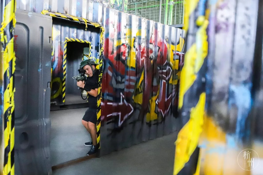 真人吃鸡海滩战斗,吃鸡真人版真实场地