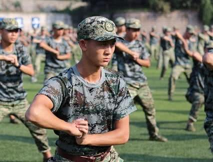 大学如何免军训还满分,军训免训最简单的方法