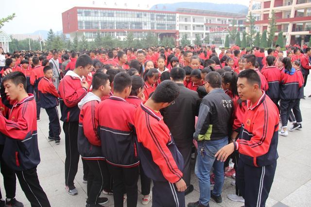 塞高举办学生社团纳新千人推介会