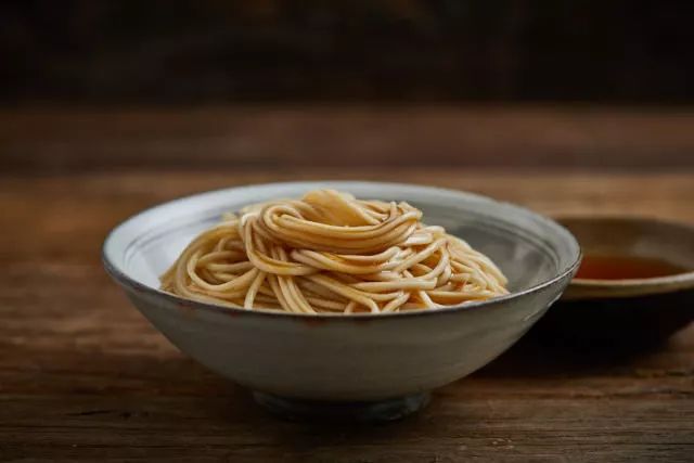 中餐厅2舒淇吃饭视频,舒淇吃面条