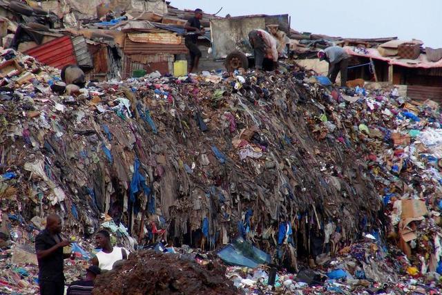 他在垃圾堆里出生成长，从小踢废弃物长大，如今却成杰拉德接班人