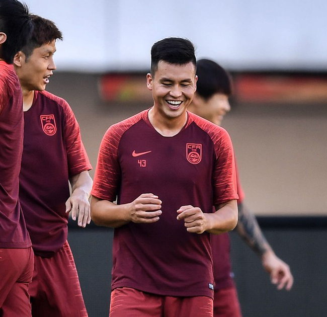 他是*疆新**首位上场国脚！8年前即入选国家队，现已成中超球队队长