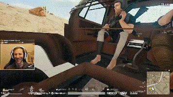 「轻松一刻」吃鸡gif：吃鸡史上最神秘的生化*器武**，竟能毒杀队友！