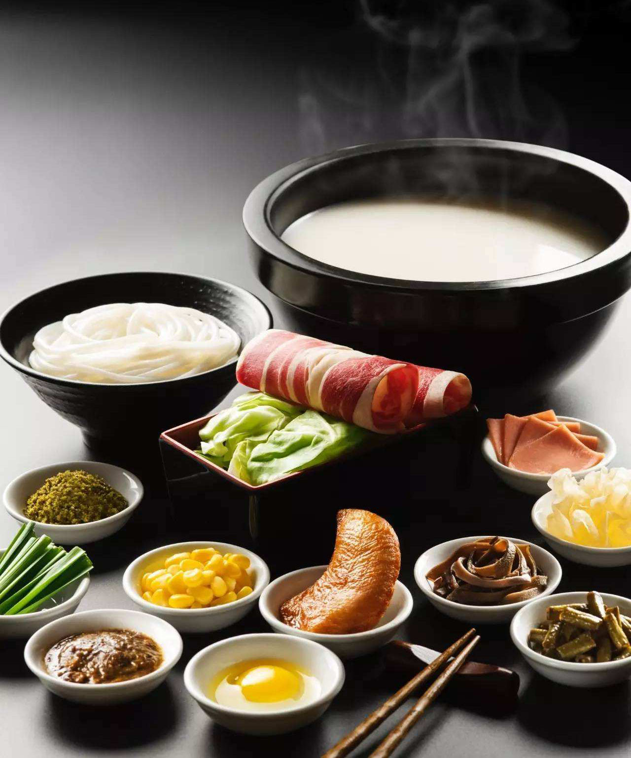 想开过桥米线店怎么做才好呢,自己做云南过桥米线