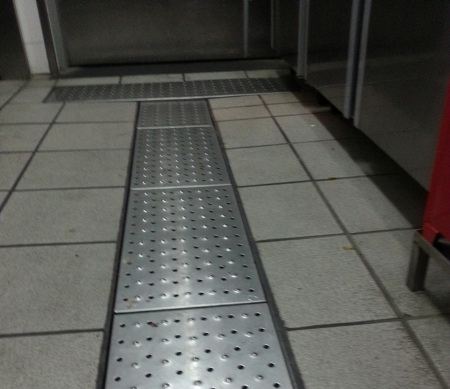 想开过桥米线店怎么做才好呢,自己做云南过桥米线