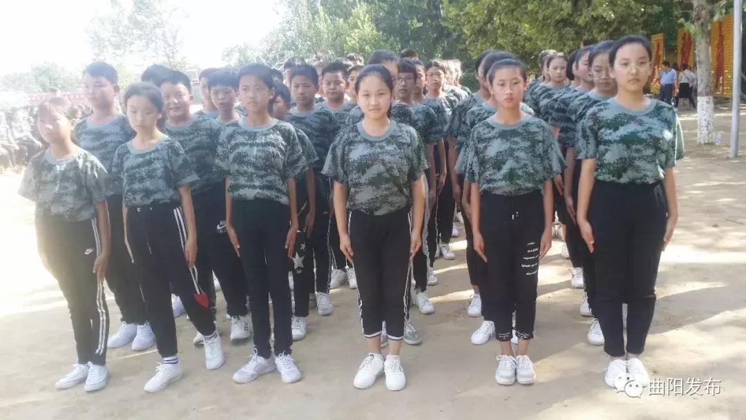 曲阳一中军训表演,曲阳高一军训汇演